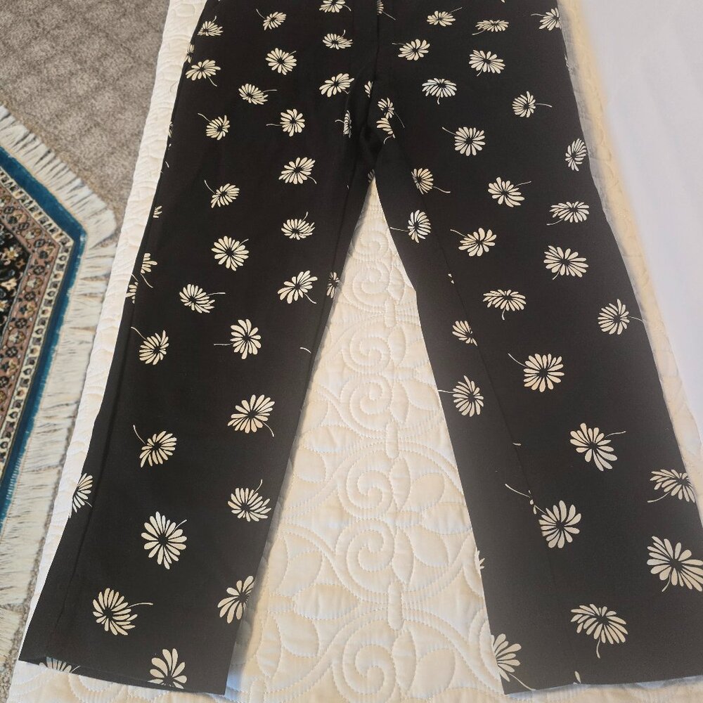 Talbots Hampshire Ankle Pants Size 10P Petite Black White Daisy Floral Straight